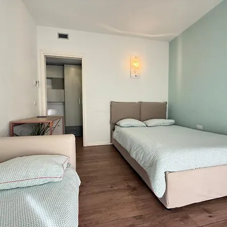 In Citta Con Giardino E Piscina Privati Apartament *