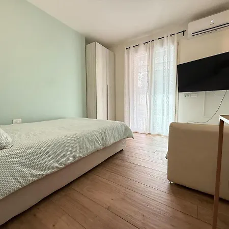 In Citta Con Giardino E Piscina Privati *