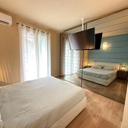 In Citta Con Giardino E Piscina Privati Apartament