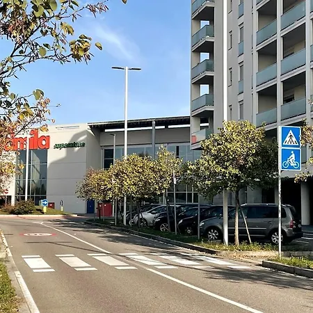 Apartament In Citta Con Giardino E Piscina Privati *