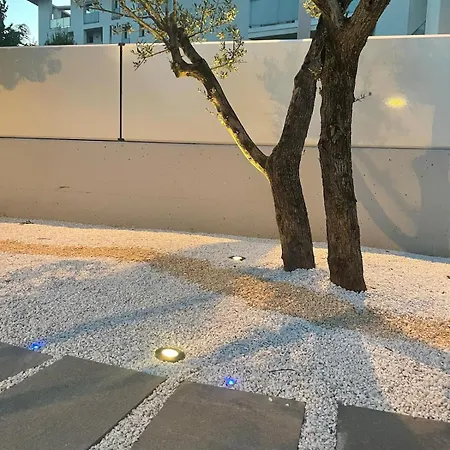 In Citta Con Giardino E Piscina Privati *