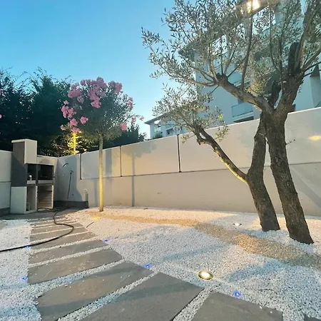 In Citta Con Giardino E Piscina Privati Bergamo