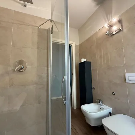 In Citta Con Giardino E Piscina Privati Apartament