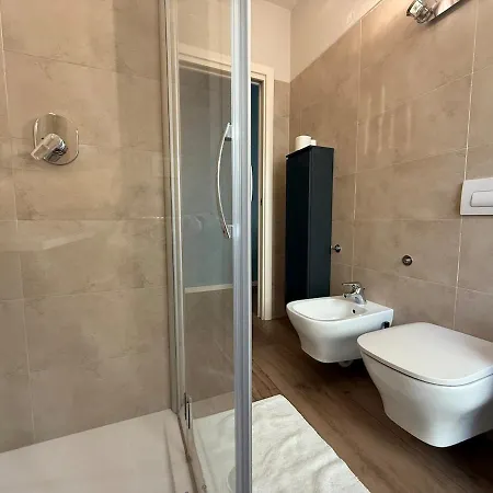 In Citta Con Giardino E Piscina Privati Apartament