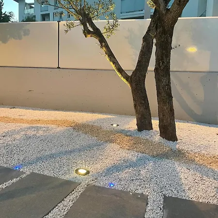 In Citta Con Giardino E Piscina Privati