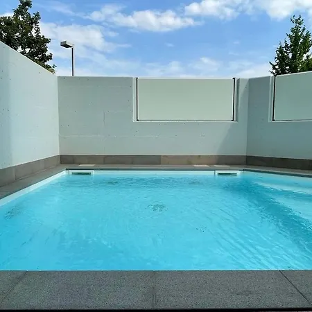 In Citta Con Giardino E Piscina Privati