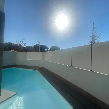 In Citta Con Giardino E Piscina Privati Lejlighed