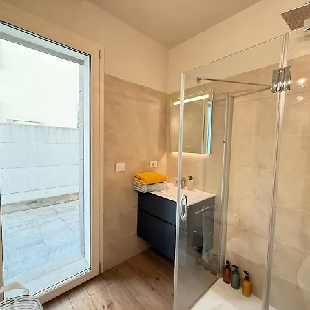 In Citta Con Giardino E Piscina Privati Lejlighed