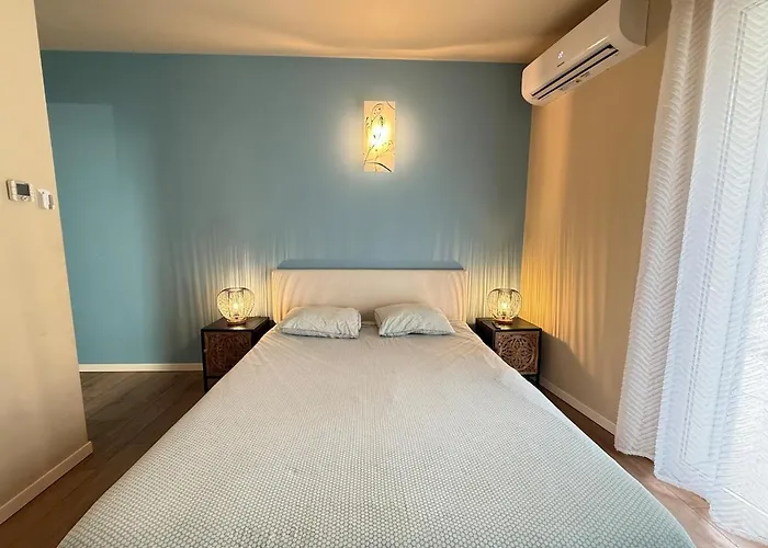 Apartment In Citta Con Giardino E Piscina Privati