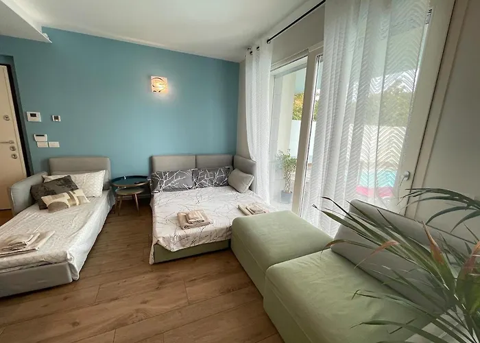 In Citta Con Giardino E Piscina Privati