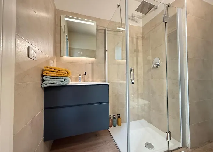 In Citta Con Giardino E Piscina Privati *