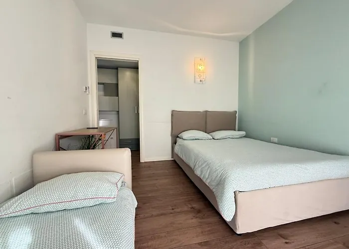 In Citta Con Giardino E Piscina Privati