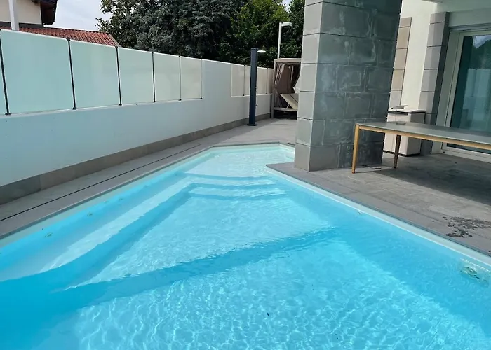 In Citta Con Giardino E Piscina Privati 아파트 *