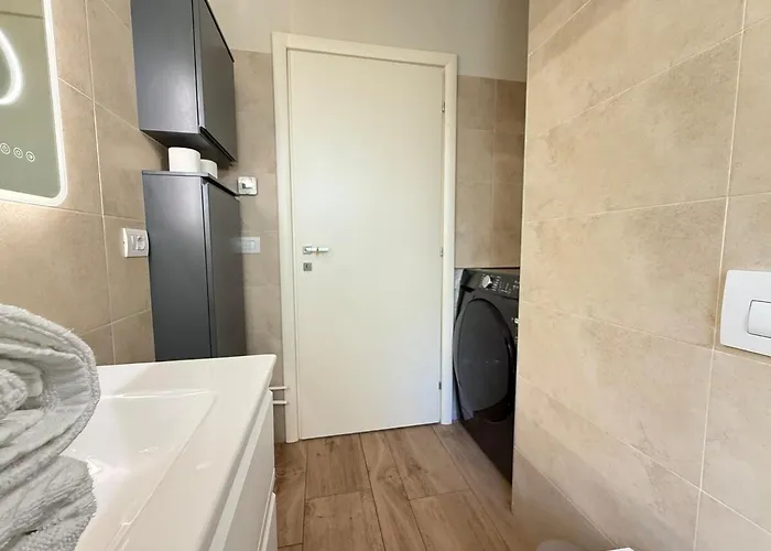 Apartment In Citta Con Giardino E Piscina Privati *