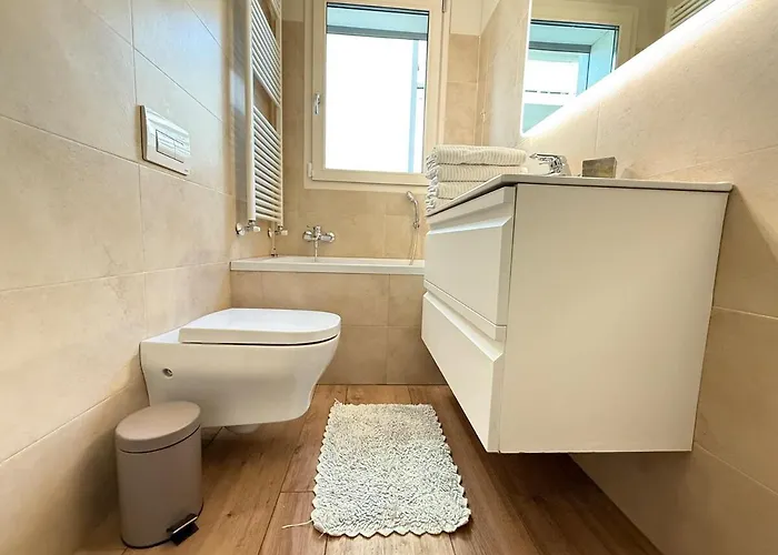 Apartment In Citta Con Giardino E Piscina Privati