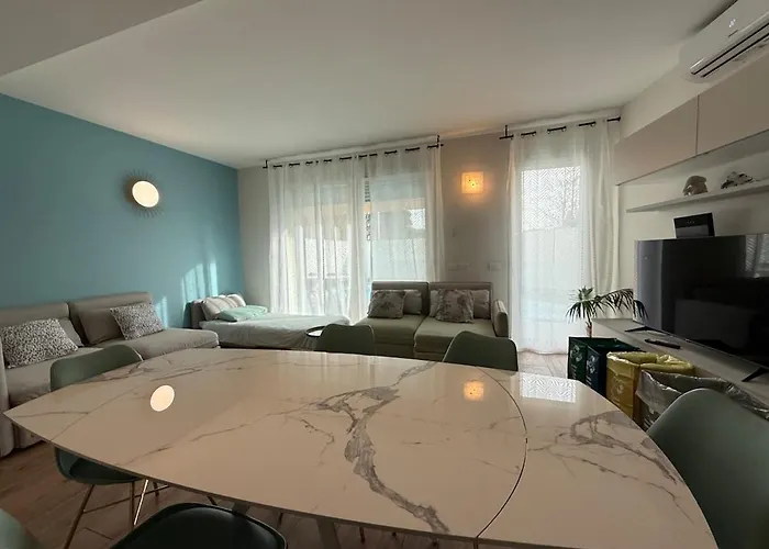 In Citta Con Giardino E Piscina Privati 아파트 *