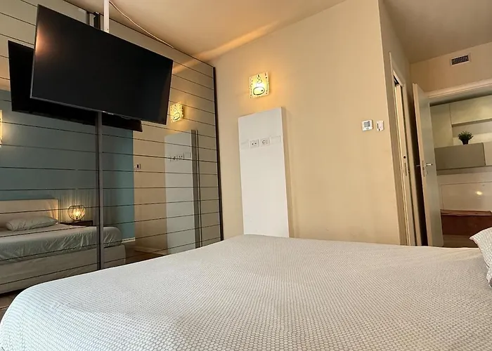 In Citta Con Giardino E Piscina Privati Apartment *