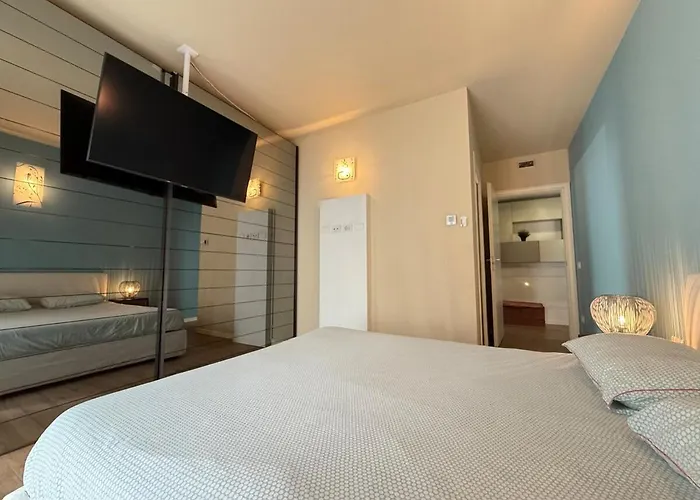 公寓 In Citta Con Giardino E Piscina Privati *