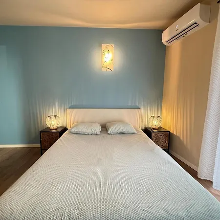 דירה In Citta Con Giardino E Piscina Privati