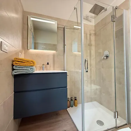 In Citta Con Giardino E Piscina Privati *