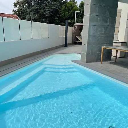 In Citta Con Giardino E Piscina Privati דירה *